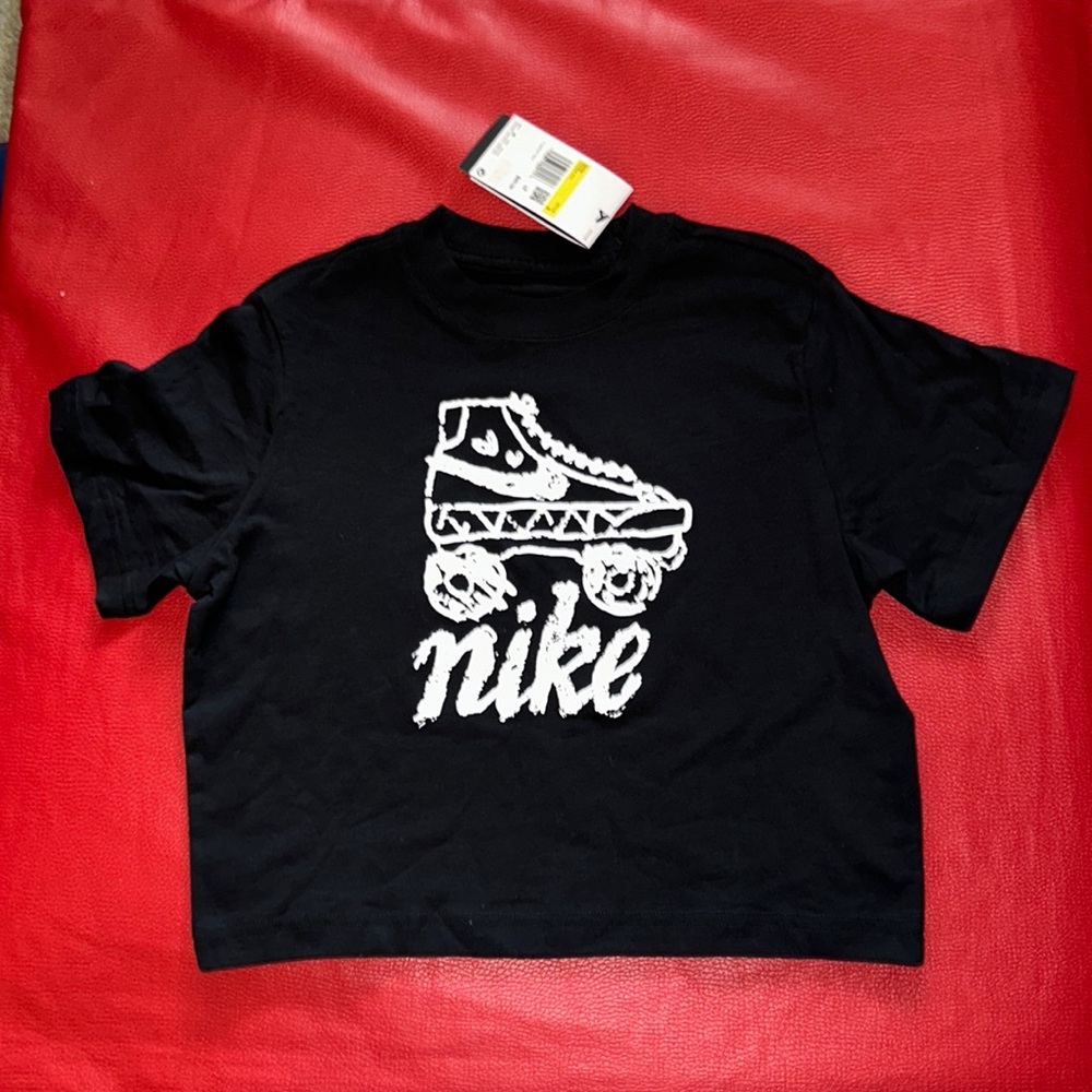 Nike Girls’ Sportswear T-Shirt